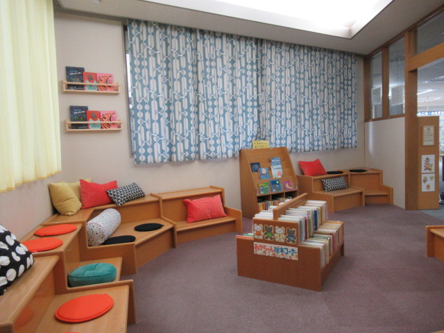 改装した平野図書館子ども向けスペース その2