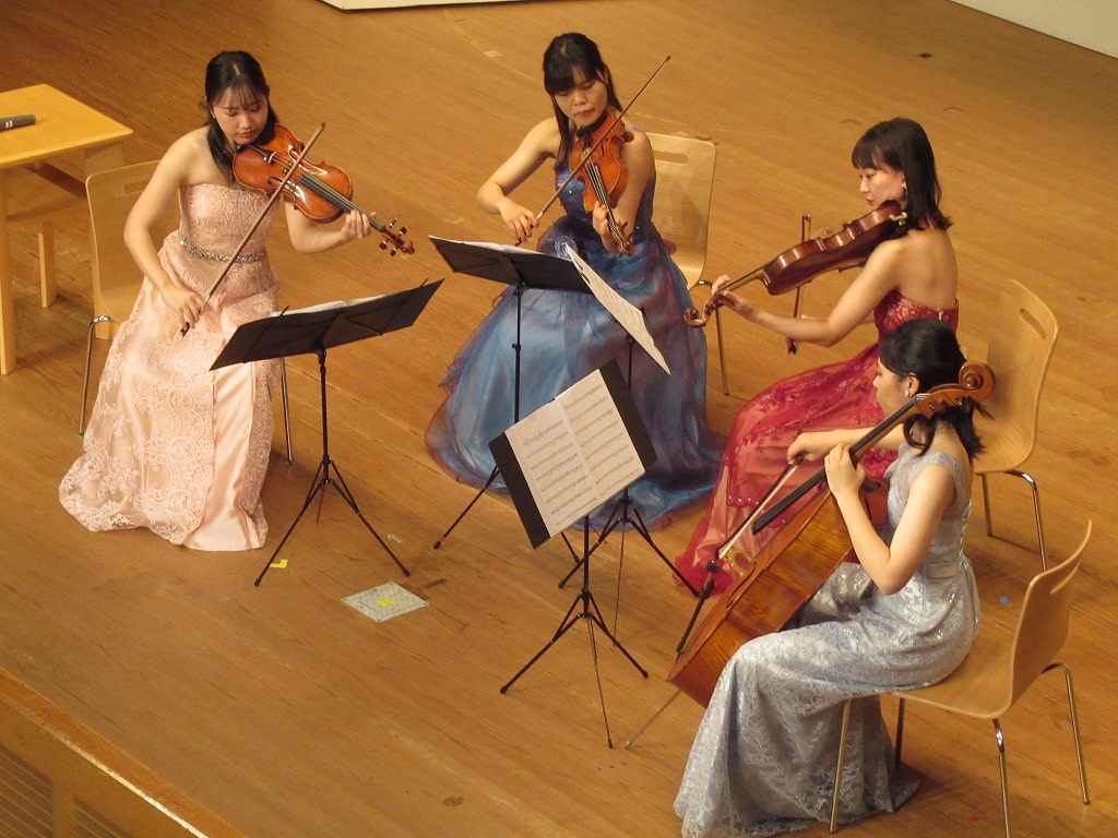 写真「100周年記念式典相愛大学卒業生による弦楽四重奏」
