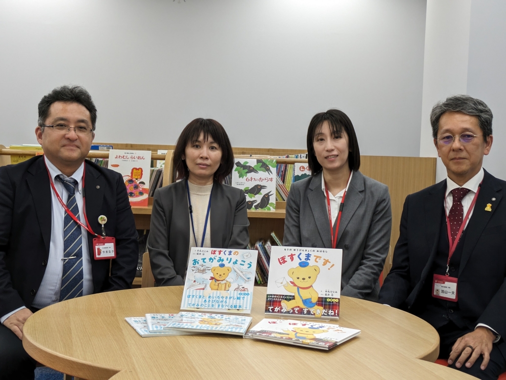 大阪市立港図書館絵本贈呈式の写真