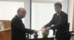 目録贈呈