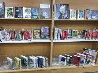 アガサ・クリスティ没後50年展　展示風景