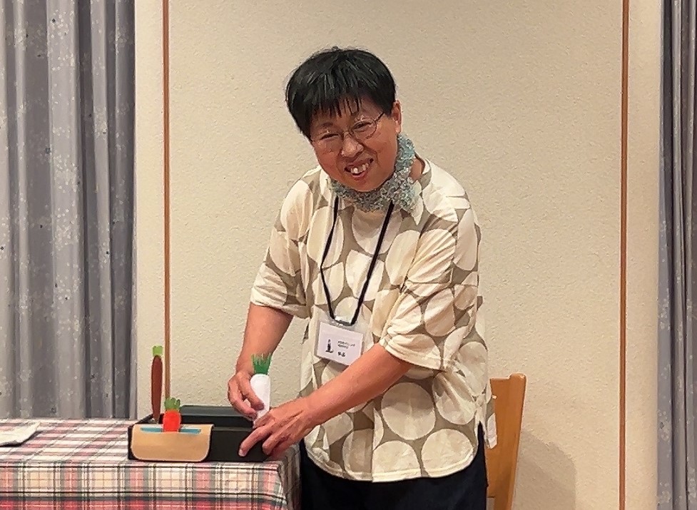 おはなし「にんじんとだいこんとごぼう」の様子