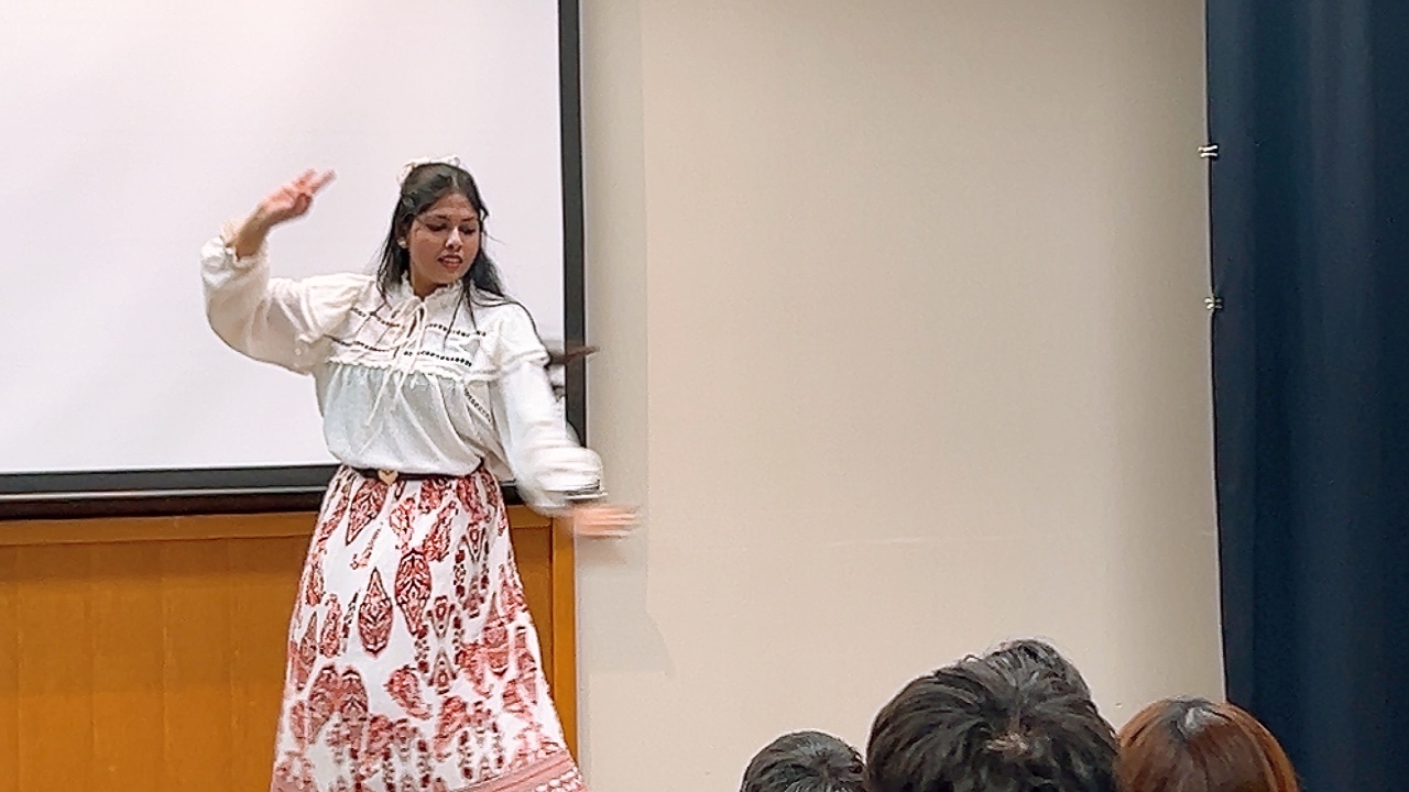 留学生によるスリランカの伝統舞踊