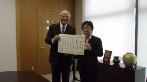 贈呈式写真公益財団法人藤井財団様