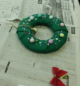 クリスマスリースクラフトを作ろう写真１