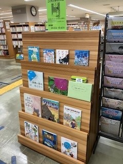 こどものほんだな展の写真