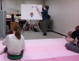 親子で楽しむ絵本とわらべうたの写真2