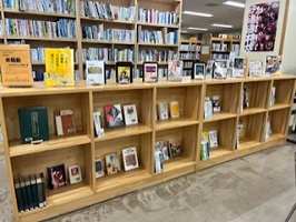 大正時代の米騒動と現代日本のコメ事情　図書展示風景
