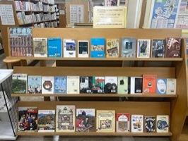 イランってどんな国？　図書展示風景