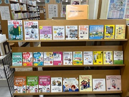 2025認知症について知ろう　図書展示風景