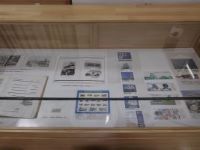 向かって右の展示ケース