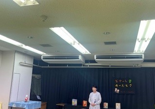 大人のためのおはなし会写真