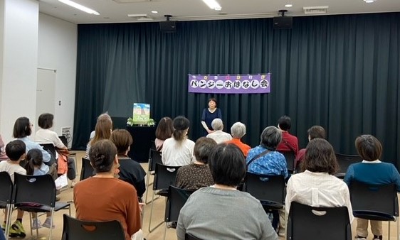 以前の大人が楽しむおはなし会の様子