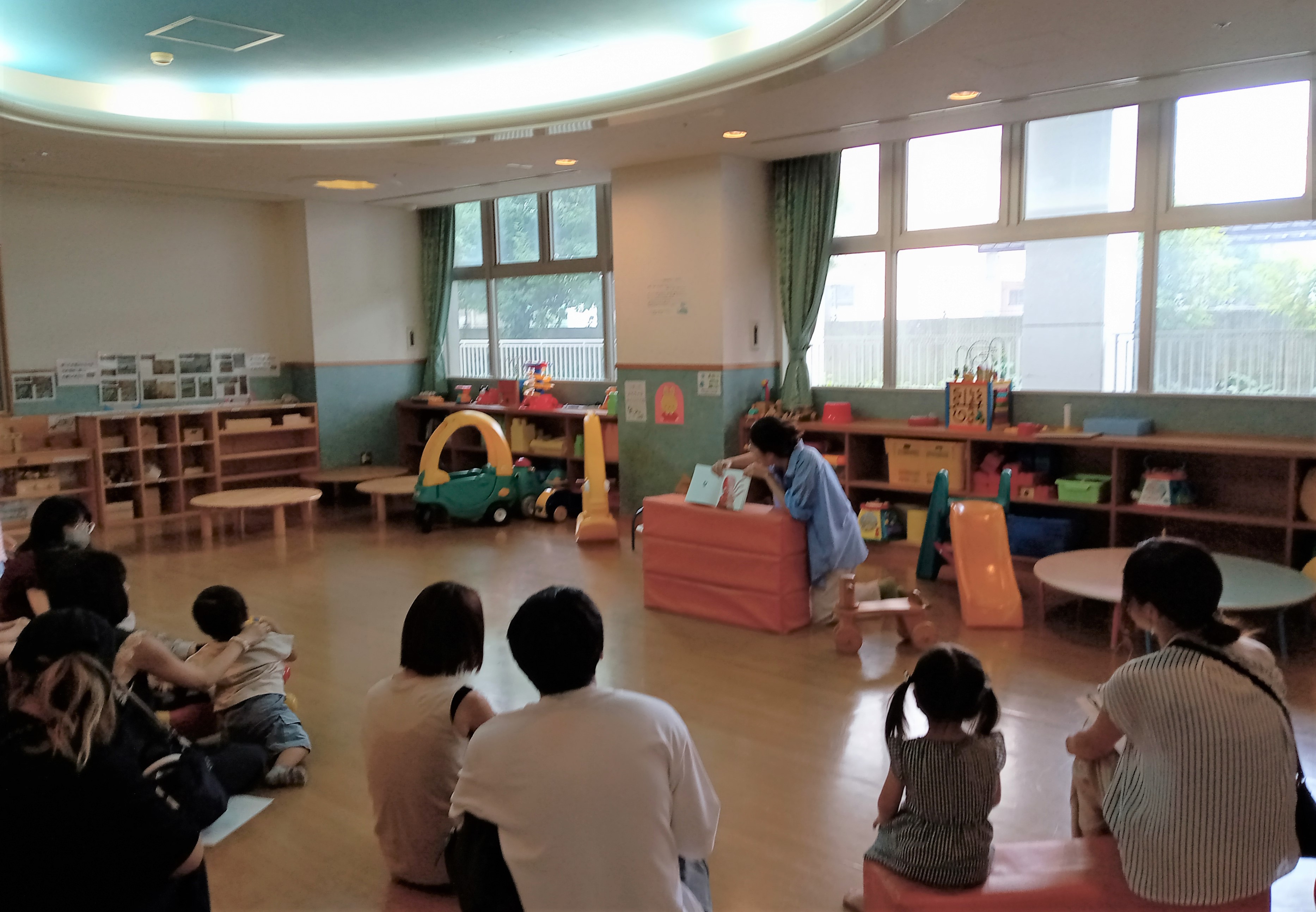 舞台俳優による絵本の読み聞かせ