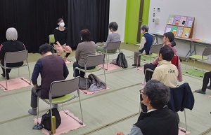 読書前のヨガ写真1