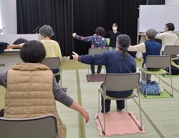 読書前のヨガタイム写真1