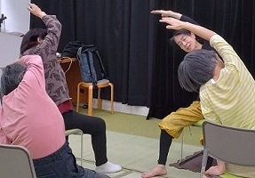 読書前のヨガタイム写真1