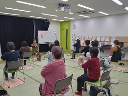 読書前のヨガタイム写真１