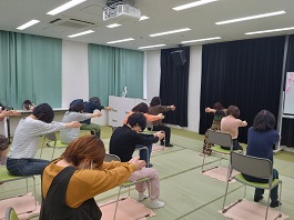 読書前のヨガタイム写真２