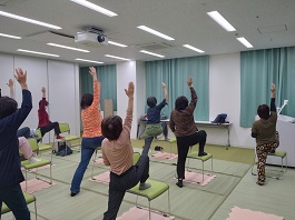 読書前のヨガタイム写真３