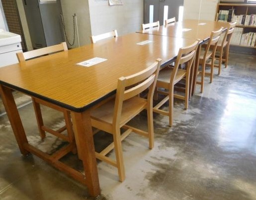 西成新しい木製椅子①