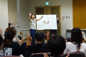 おはなし会の様子の写真