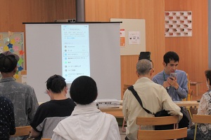 ボイスオーバーを解説している様子