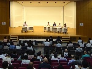 令和8年度大阪市子ども読書フォーラムの様子（パネルディスカッション）