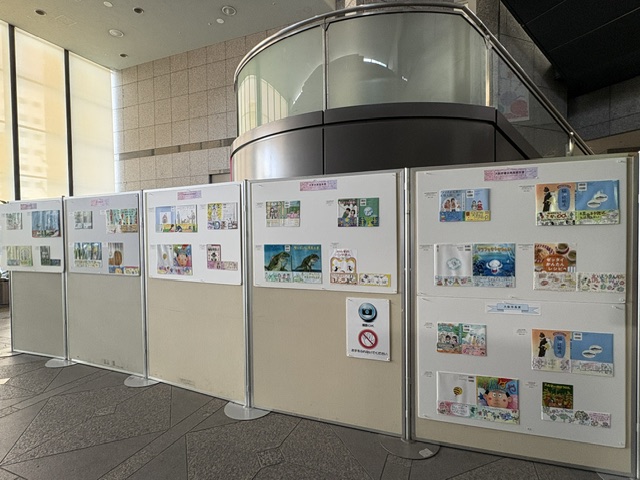 2025第21回大阪こども「本の帯創作コンクール」大阪市内版作品展のようす