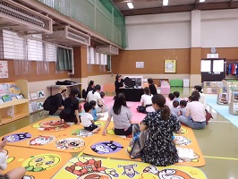 当日のみんなの絵本の広場の写真1