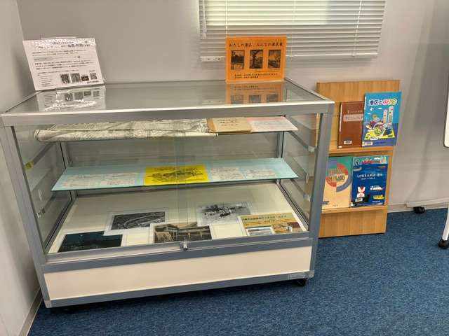 ケース展示「わたしの港区、みんなの港区」の展示風景