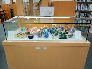 ケース展示三人展