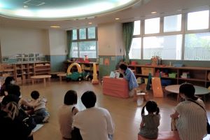 舞台俳優による絵本の読み聞かせ