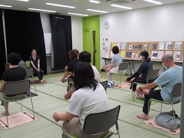 読書前のヨガタイム写真3