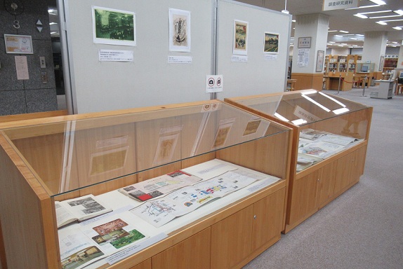 3階ケース展示「なんばの商店街・地下街いまむかし」展示風景