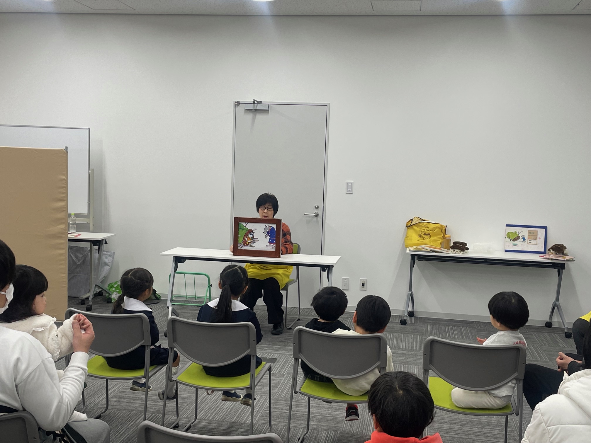 大阪市立港図書館どようびのおはなし会写真