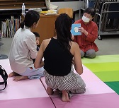 親子で楽しむ絵本とわらべうた写真２