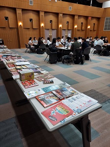 グループで意見交流を行う様子