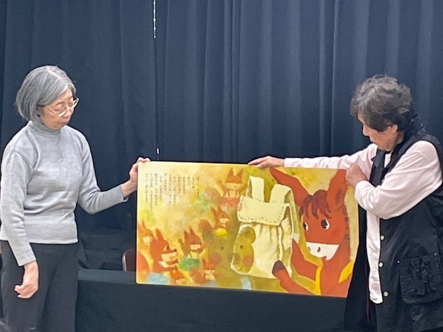 大型絵本「ろばさんのかわいいバッグ」写真