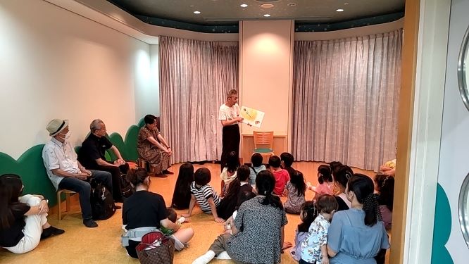 読み聞かせの写真