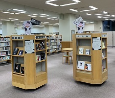 展示書架の写真