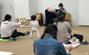 わらべうたと絵本を楽しみましょう写真