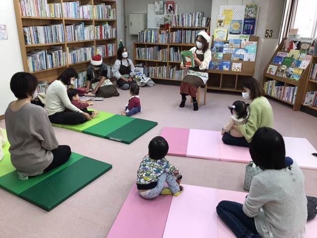 20211215　ぽんぽこぽんの絵本タイム写真1