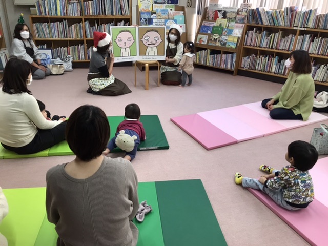 20211215　ぽんぽこぽんの絵本タイム写真2