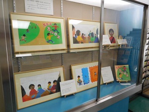 ケース展示の全景