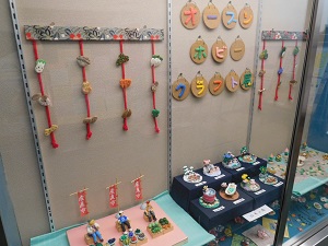 ケース展示の様子(壁面)