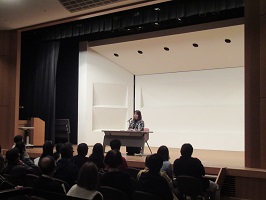 高殿円講演会風景2