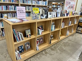 お札になった偉人たち　図書展示風景