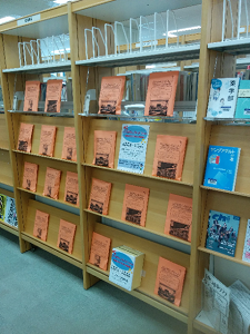 西高生おすすめ本の福袋展の様子2