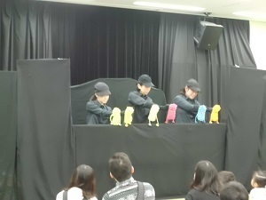 踊っている人形